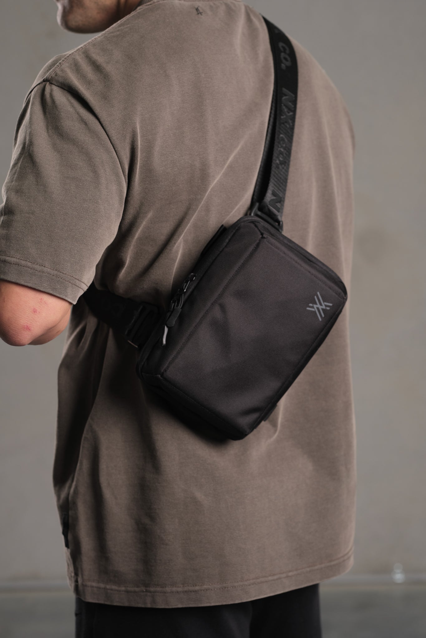 NX.co Essentials Hard Shell Sling