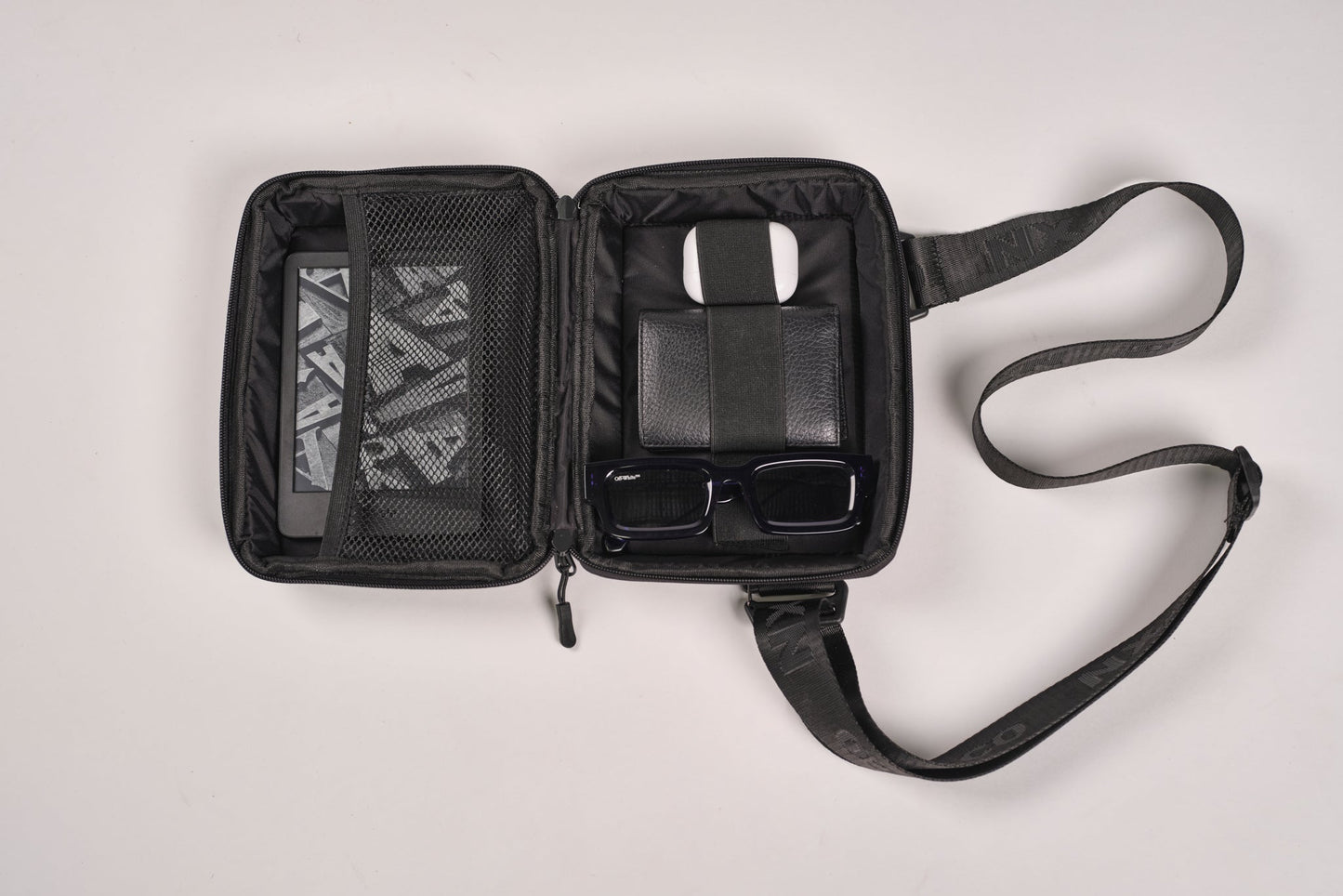 NX.co Essentials Hard Shell Sling
